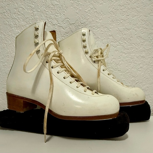 Riedel Other - Riedel white Lace-Up Women's figure skates